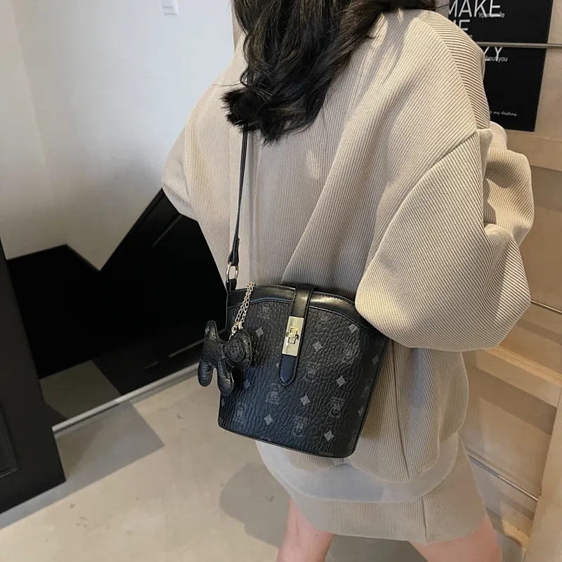 TOUTSEUL YOLO PU Shoulder Bag Women's White & Brown/White & Black/Black & Pink/Brown-14