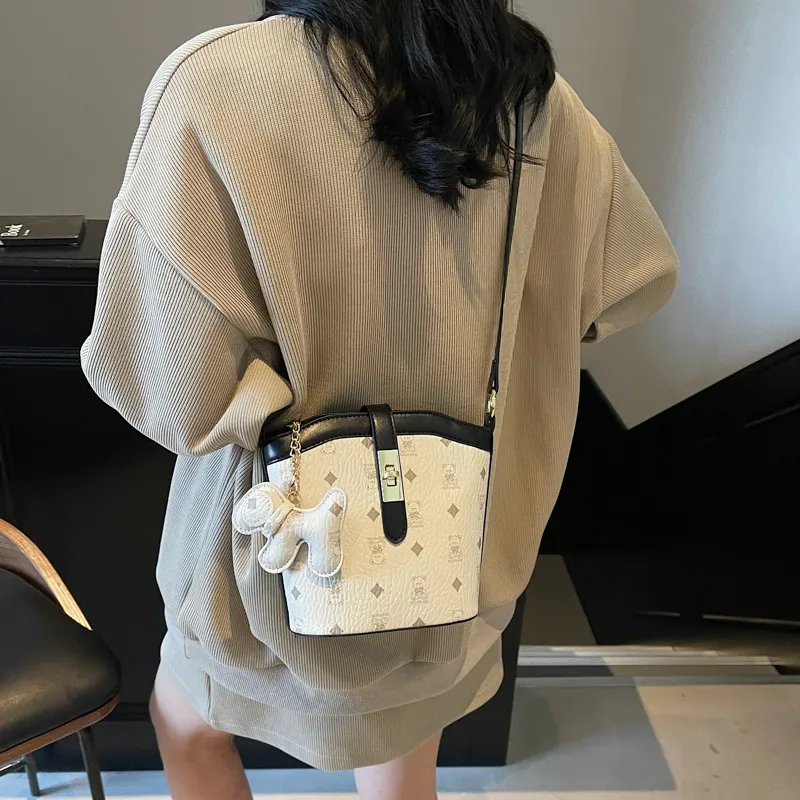 TOUTSEUL YOLO PU Shoulder Bag Women's White & Brown/White & Black/Black & Pink/Brown-9