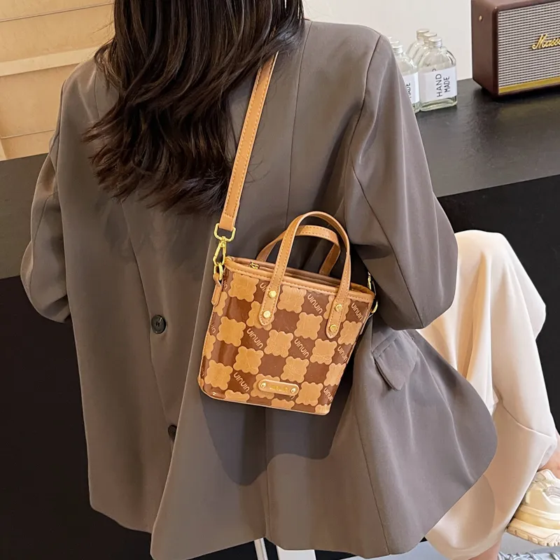 TOUTSEUL YOLO Pu One Shoulder Handbag Unisex Ecru/Pink/Brown-11