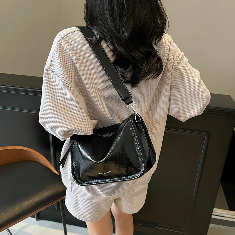 TOUTSEUL YOLO PU Shoulder Bag Regular Women's Black/Khaki/Brown/Ecru-1