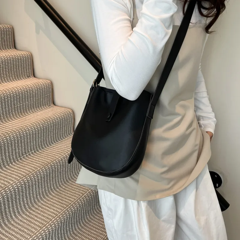 TOUTSEUL YOLO PU Shoulder Bag Women's White/Black/Light Brown/Dark Brown-10