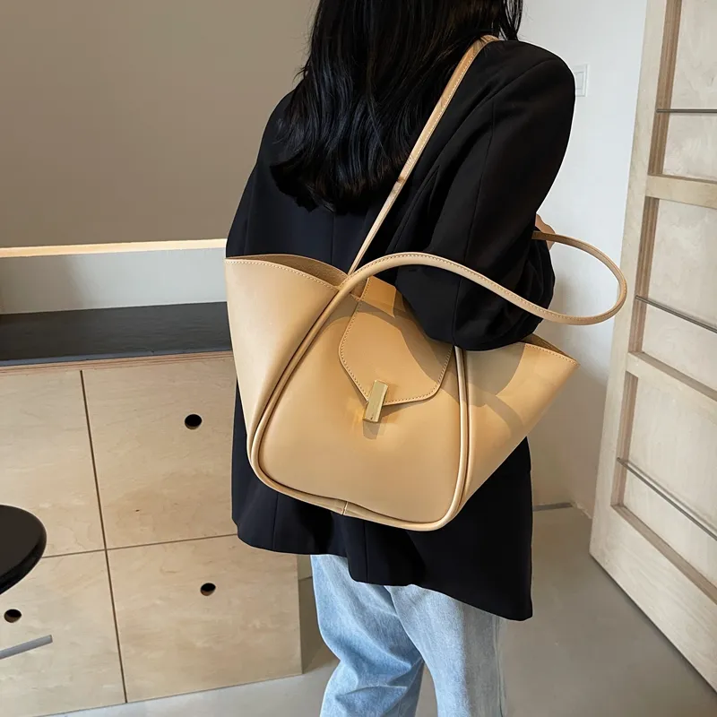TOUTSEUL YOLO PU Shoulder Bag Women's Ecru/Black/Khaki/Coffee/Brown-14