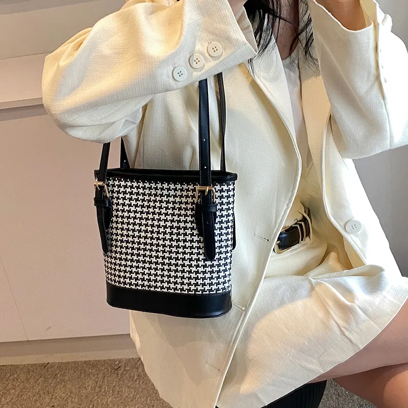 TOUTSEUL YOLO Straw Woven Shoulder Bag Women's Multicolor-26