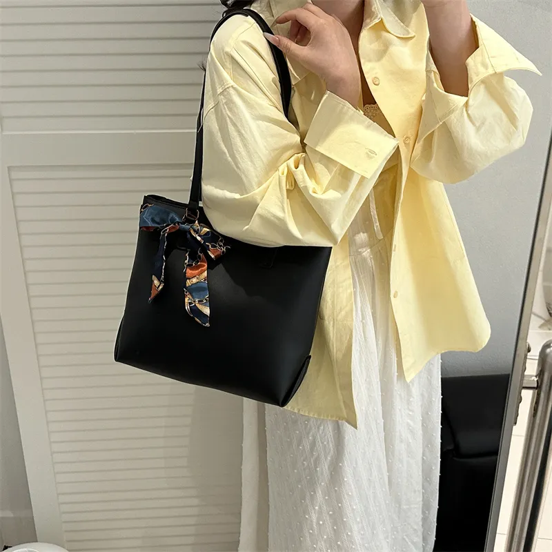 TOUTSEUL YOLO Pu Tote Bag, Shoulder Bag Regular Women's Black/Light Brown/Dark Brown-4