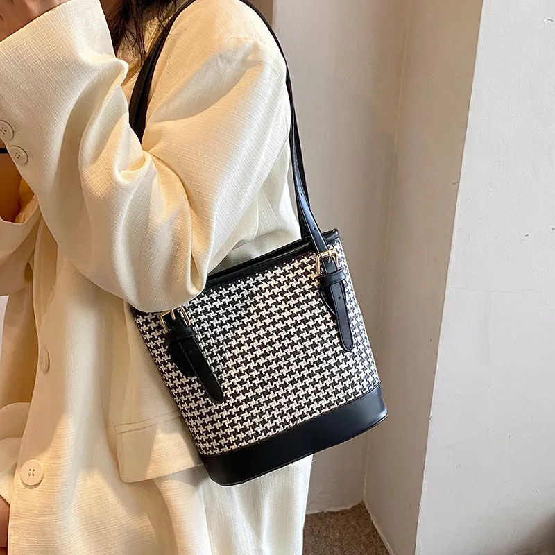 TOUTSEUL YOLO Straw Woven Shoulder Bag Women's Multicolor-28
