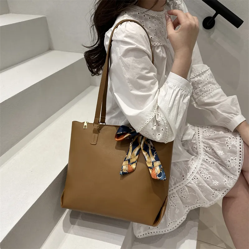 TOUTSEUL YOLO Pu Tote Bag, Shoulder Bag Regular Women's Black/Light Brown/Dark Brown-7