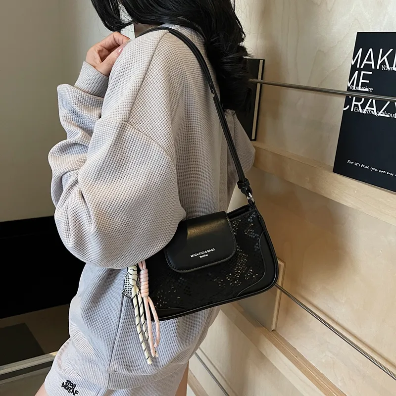 TOUTSEUL YOLO PU Shoulder Bag Regular Women's Ecru/Silver/Black/Pink-13