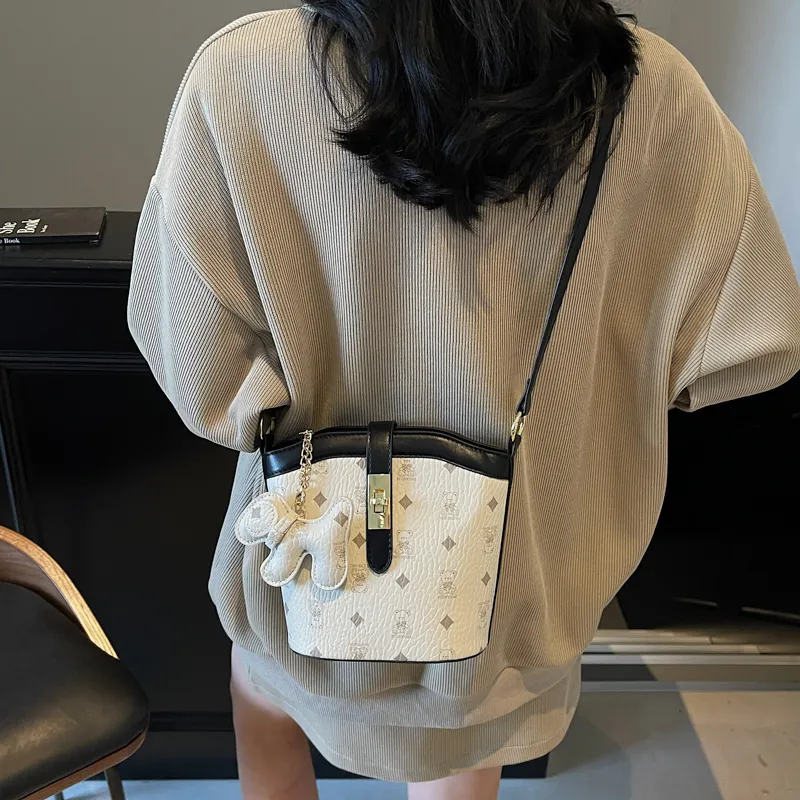 TOUTSEUL YOLO PU Shoulder Bag Women's White & Brown/White & Black/Black & Pink/Brown-8