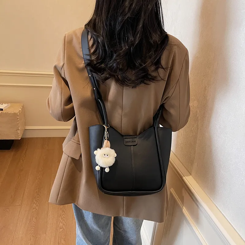 TOUTSEUL YOLO PU Shoulder Bag Women's Black/Khaki/Ecru/Coffee-4