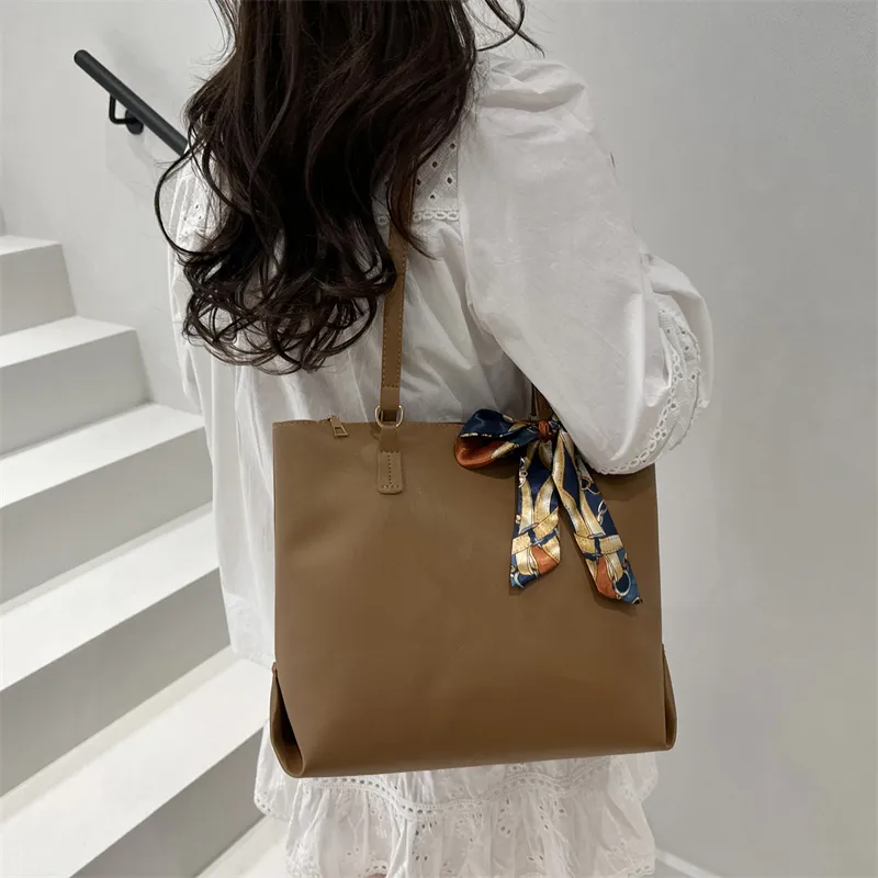 TOUTSEUL YOLO Pu Tote Bag, Shoulder Bag Regular Women's Black/Light Brown/Dark Brown-8