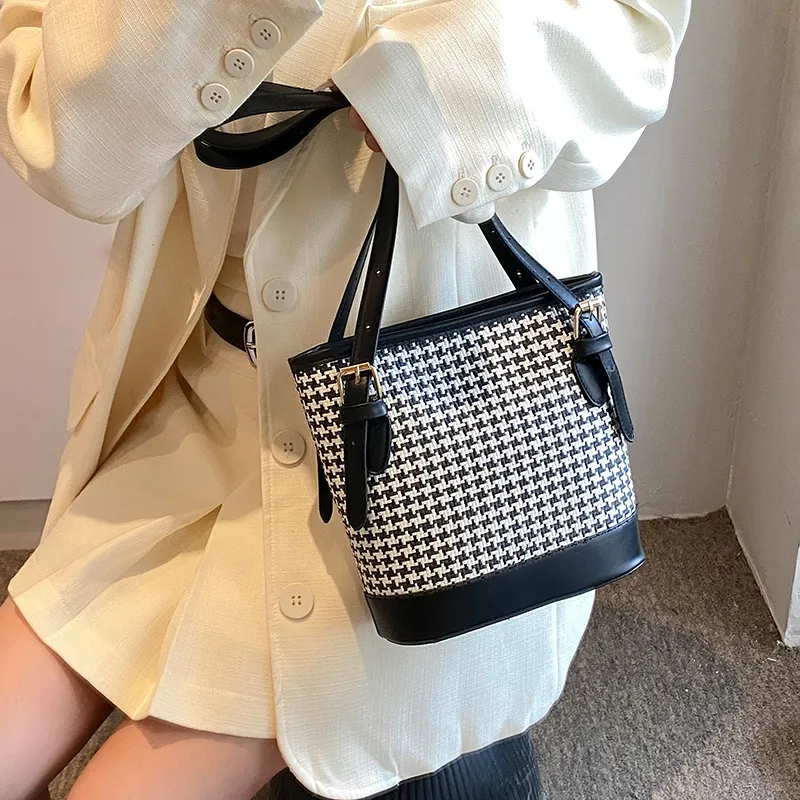 TOUTSEUL YOLO Straw Woven Shoulder Bag Women's Multicolor-25