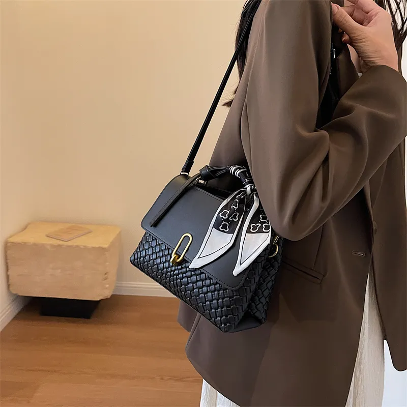 TOUTSEUL YOLO PU One Shoulder Handbag Regular Women's Black/Coffee & Brown & White/Coffee & Green-17