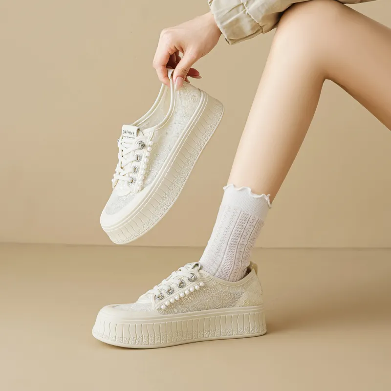 DAPHNE Breathable Low Top Skateboard Shoes Women's-1