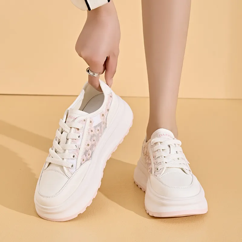 DAPHNE Breathable Low Top Skateboard Shoes Women's-1