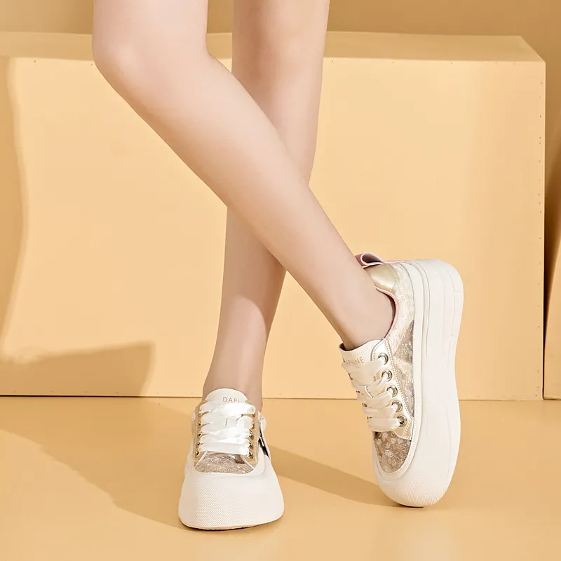 DAPHNE Low Top Skateboard Shoes Women's-3