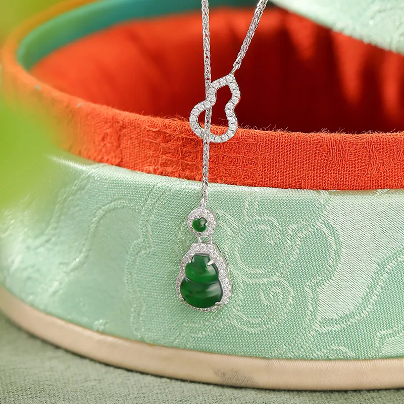BYTHERE Glutinous Jade Necklaces Unisex-2