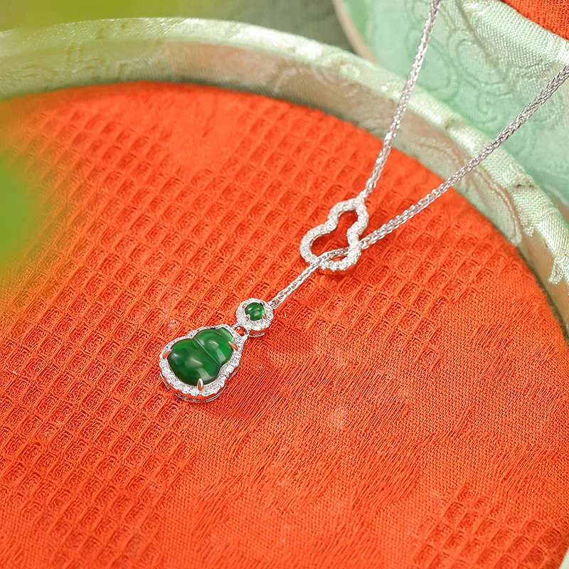 BYTHERE Glutinous Jade Necklaces Unisex-3