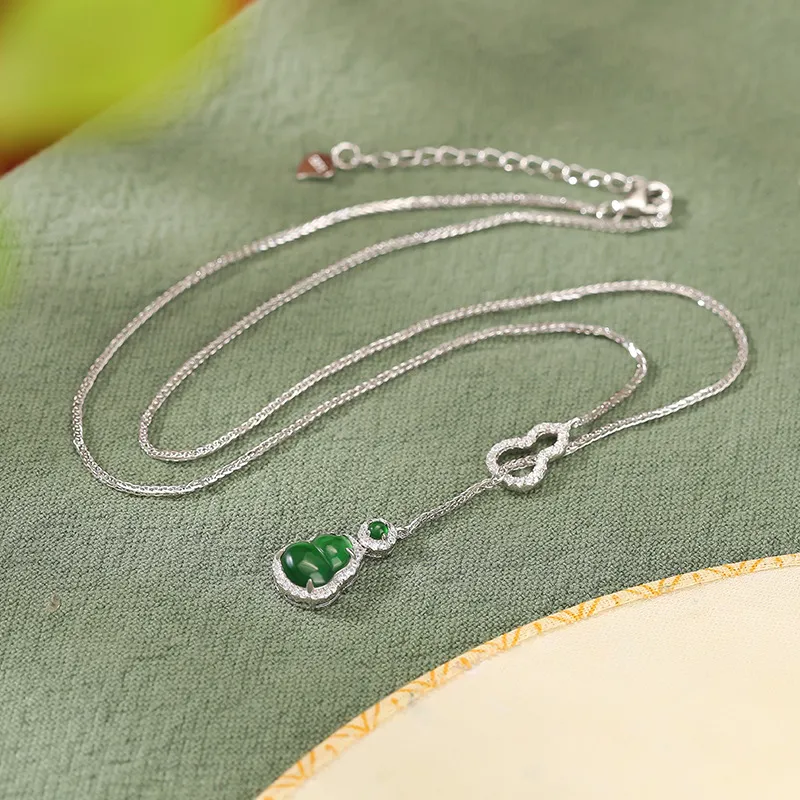 BYTHERE Glutinous Jade Necklaces Unisex-1
