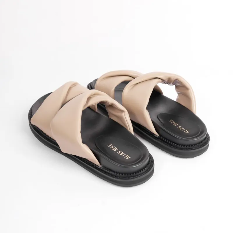 ALIAS MAE Rubber Sole Slip Resistant Odor Resistant Slide Slippers Women's-43