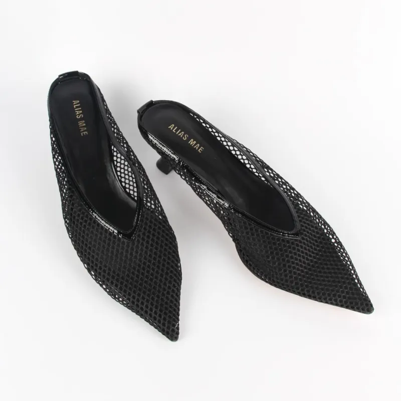 ALIAS MAE Closed Toe Slippers Women's-8