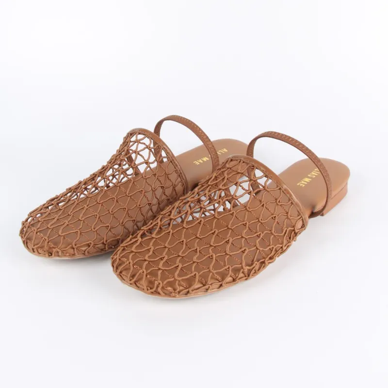 ALIAS MAE Closed Toe Slippers Women's-10