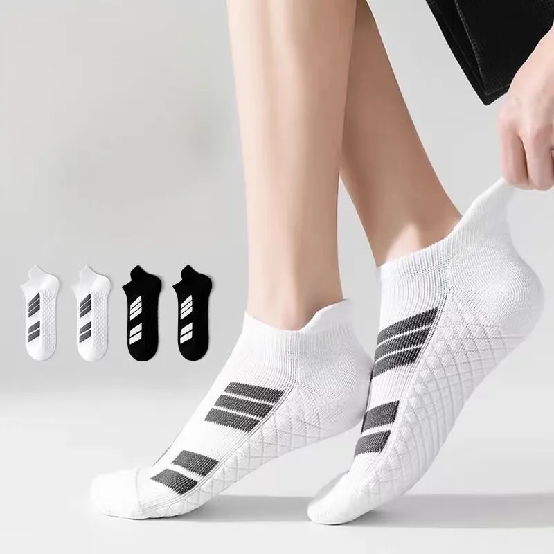 Gentle Welcome All Season All Basketball Socks Unisex Black White-1