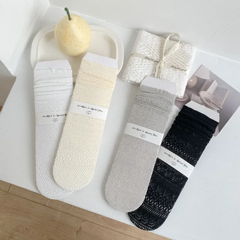 Gentle Welcome Mid Calf Socks Women's 1 Pack-1