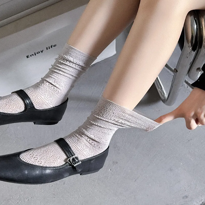 Gentle Welcome Mid Calf Socks Women's 1 Pack-9