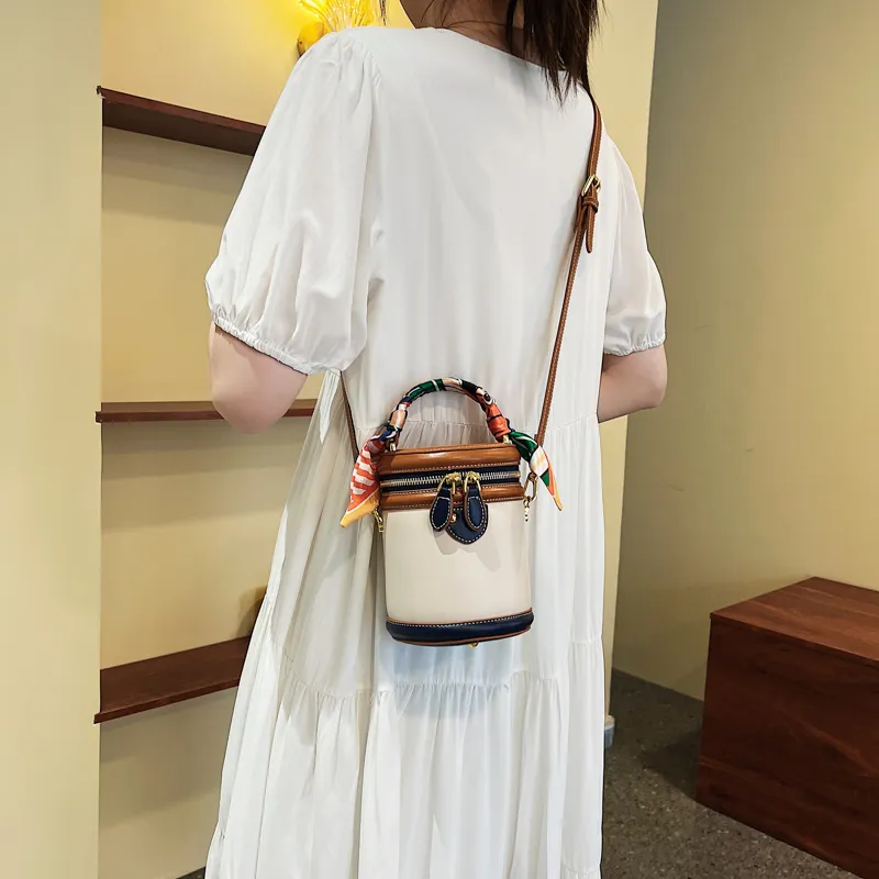 North Pack PU Bucket Bag, Shoulder Bag, Crossbody Bag, Handbag Regular Women's Ecru-4