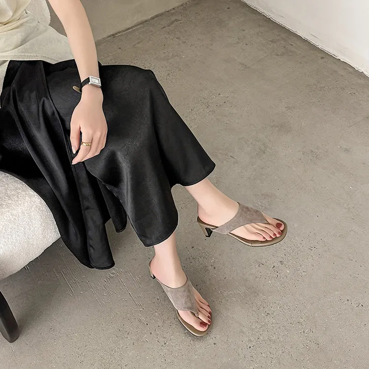 JIUXINGDAO Stitching Slip Resistant Flip Flops Women's-2