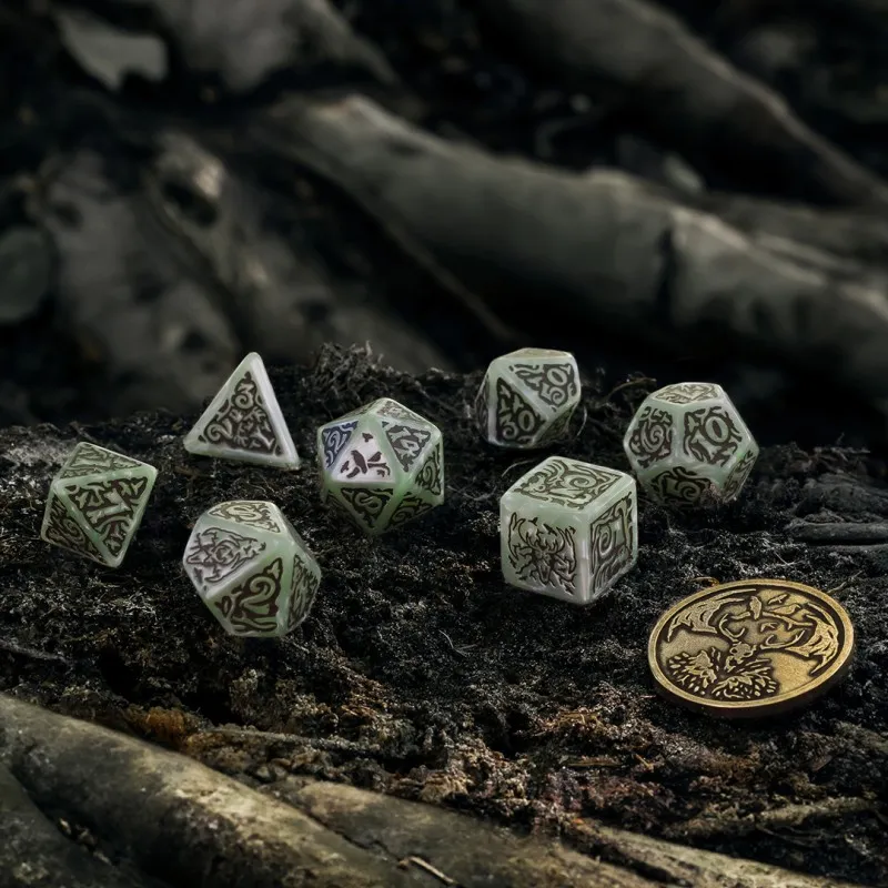 Q WORKSHOP The Witcher Dice Set. Leshen   The Totem Builder Board Games-3