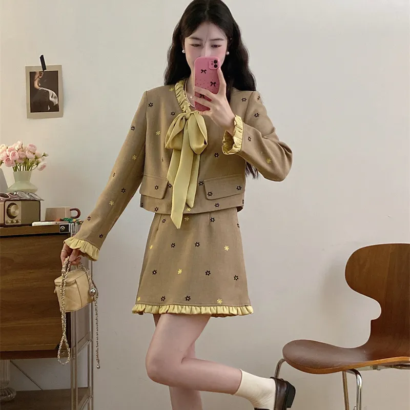 Lookinto Skirt Set Women's Khaki-2
