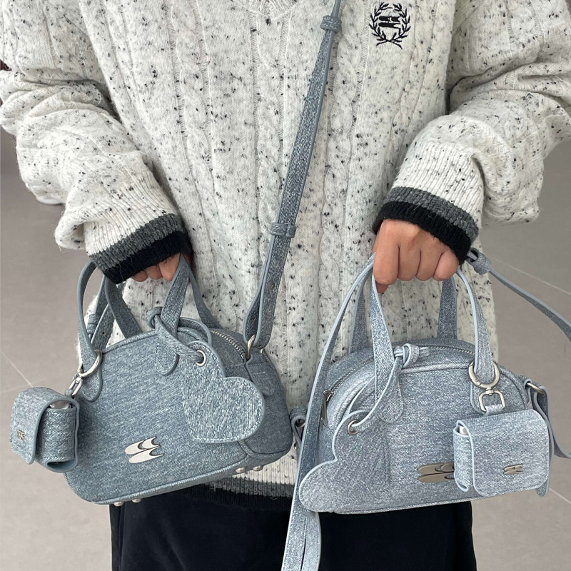 【ご予約品】 Crossbody Case Earphone PU Center Crying Bag Bag Shoulder 健康アクセサリー