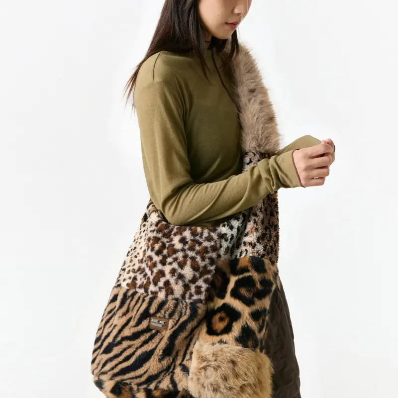 Crying Center Fabric Shoulder Bag Women's Plush Multicolor-5