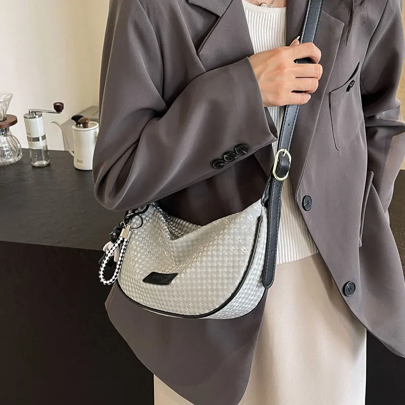 GOBLIN SHARKS 1759 PU Shoulder Bag Unisex Ecru/Black/Silver-13