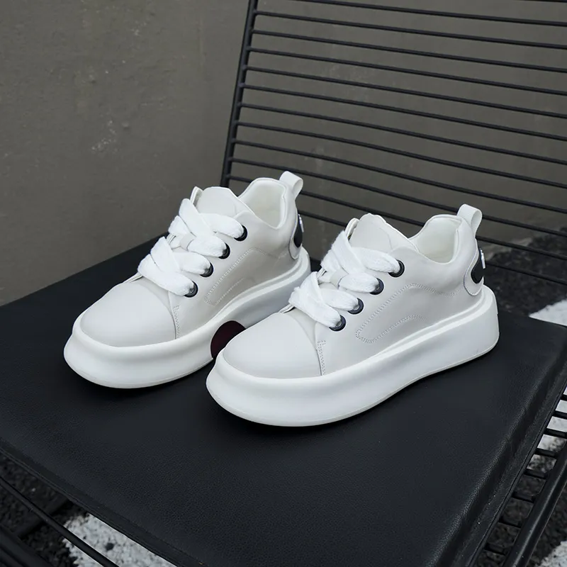 IZEIZIG Low Top Skateboard Shoes Unisex-1