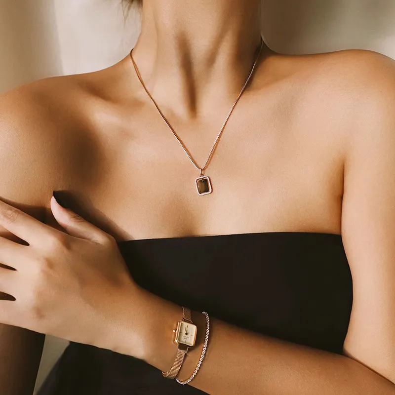 Daniel Wellington Alloy Necklaces Unisex-2