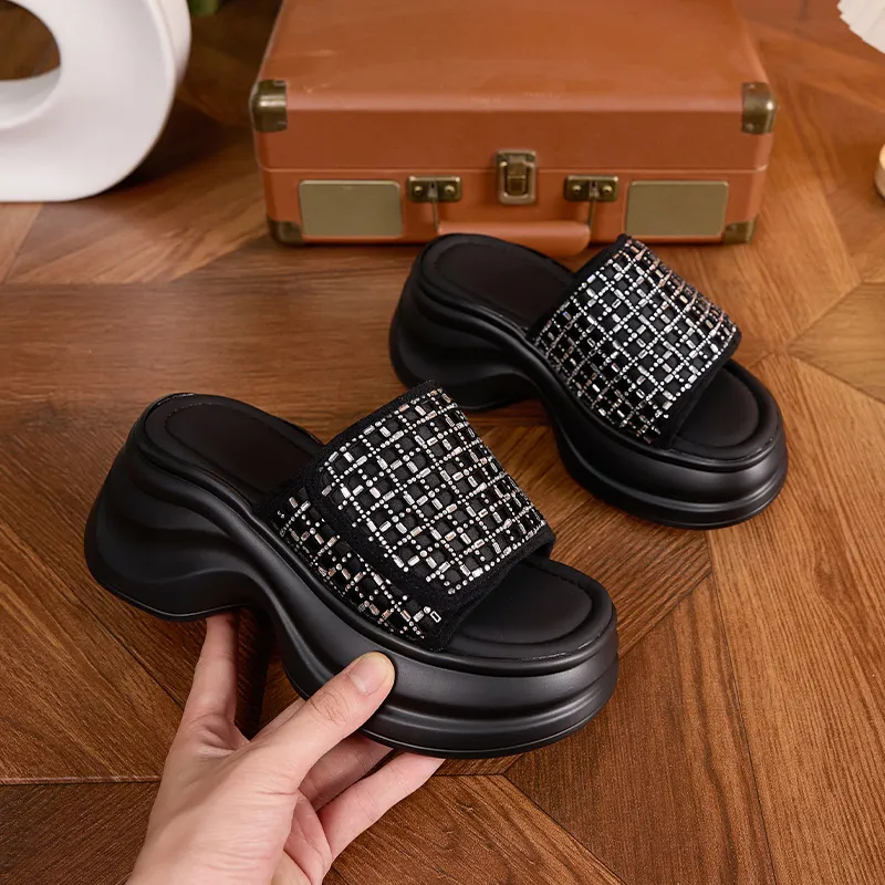 Milan Love Song Quiet Abrasion Resistant Cushioning Slide Slippers Women's-1