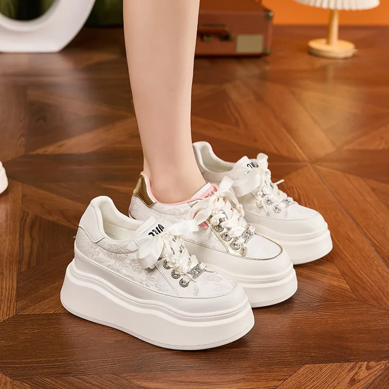 Milan Love Song Slip-Resistant Height Increasing Low-Top Skateboard Shoes Women's White-3