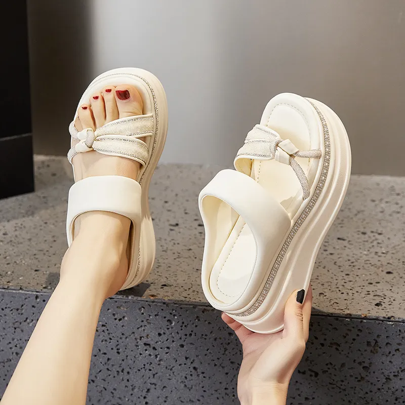 Milan Love Song Quiet Slip-Resistant Slide Slippers Women's Beige-3