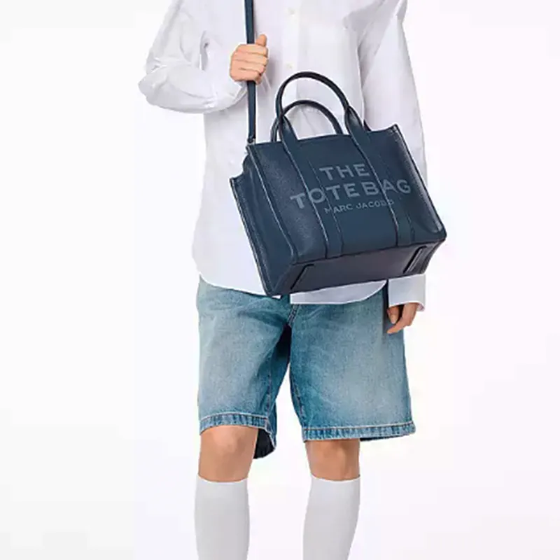 MARC JACOBS The Medium Tote Leather Blue Sea-3