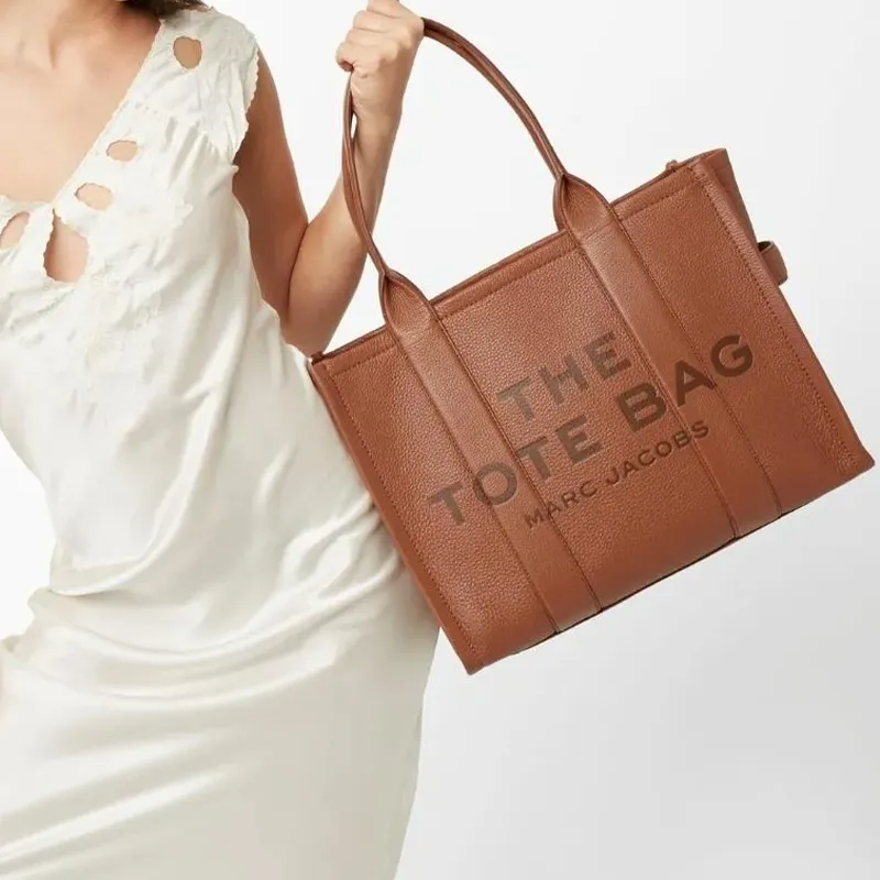 MARC JACOBS The Traveler Leather Totes Handbags Regular Unisex Brown-3