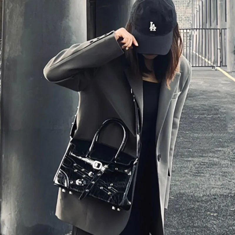 HXXXXS Cow Leather Handbag Women's Black-4