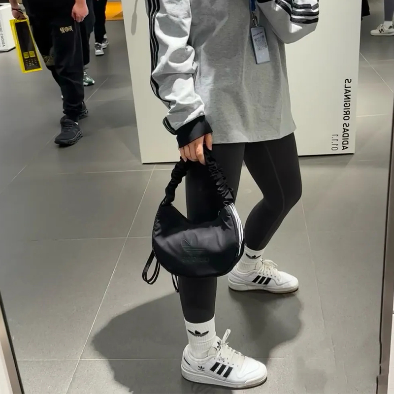 Adidas Originals Nylon Cloud Bag Shoulder Bag Portable Adidas Originals Nylon Cloud Bag Shoulder Bag Portable