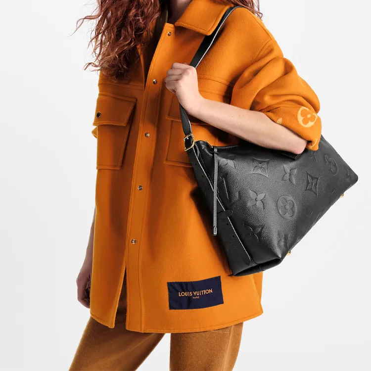 LOUIS VUITTON CarryAll Mm Black-7