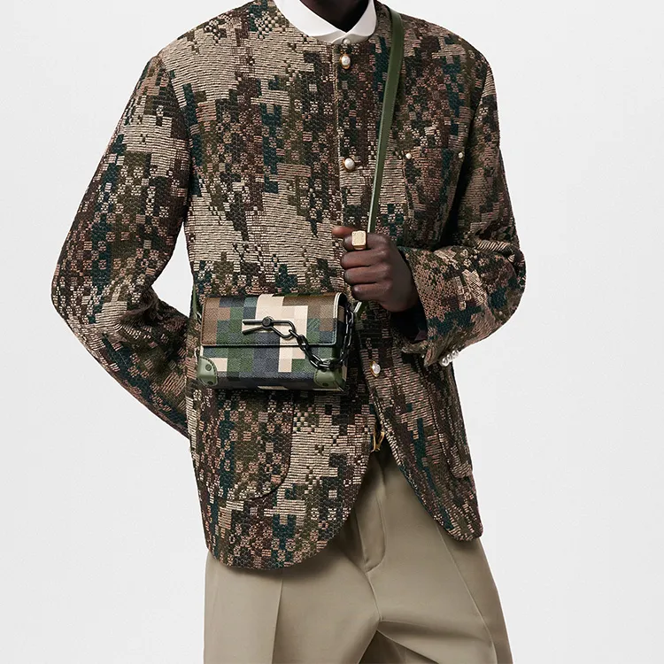 LOUIS VUITTON Steamer Wearable Wallet-7