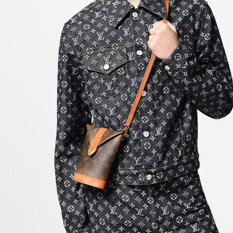 LOUIS VUITTON Envelope Pouch Monogram Dust-4