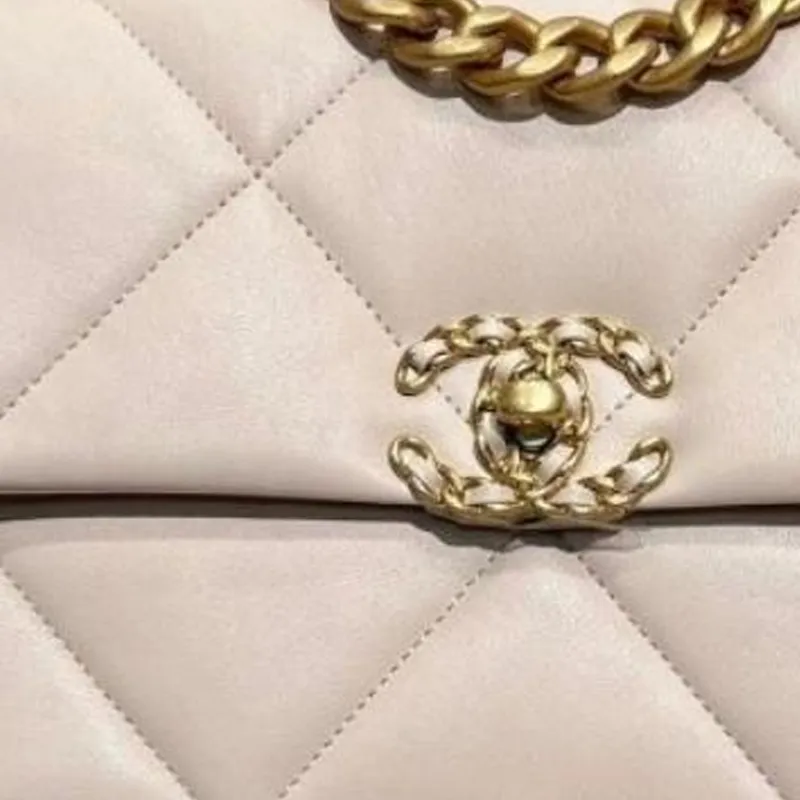 CHANEL 19Bag21K Winter Sheepskin Crossbody Bag, Shoulder Bag Women's Ecru-1