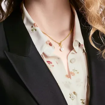 LOUIS VUITTON Lv Iconic Louisa Necklace