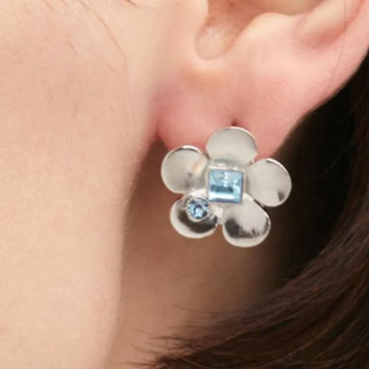 Oscar De La Renta Flower Stud Earrings-2